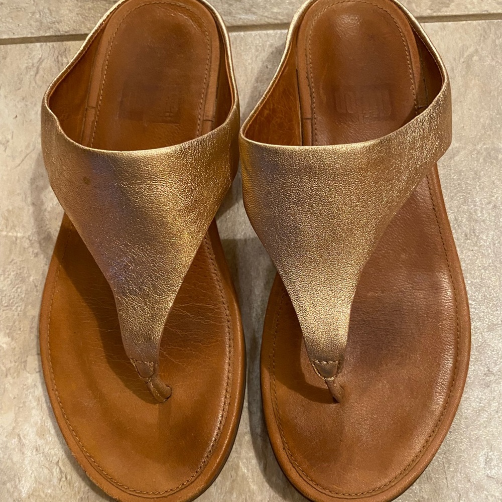 Rose gold FitFlops sandals